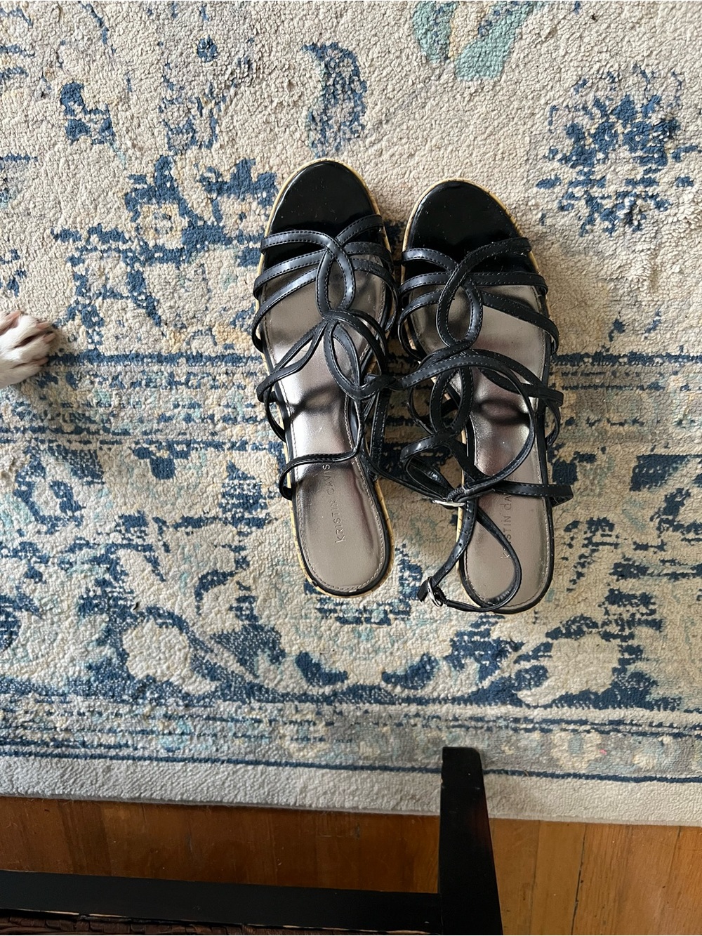 Women's Black Strappy Loop Sandals - Unknown Brand